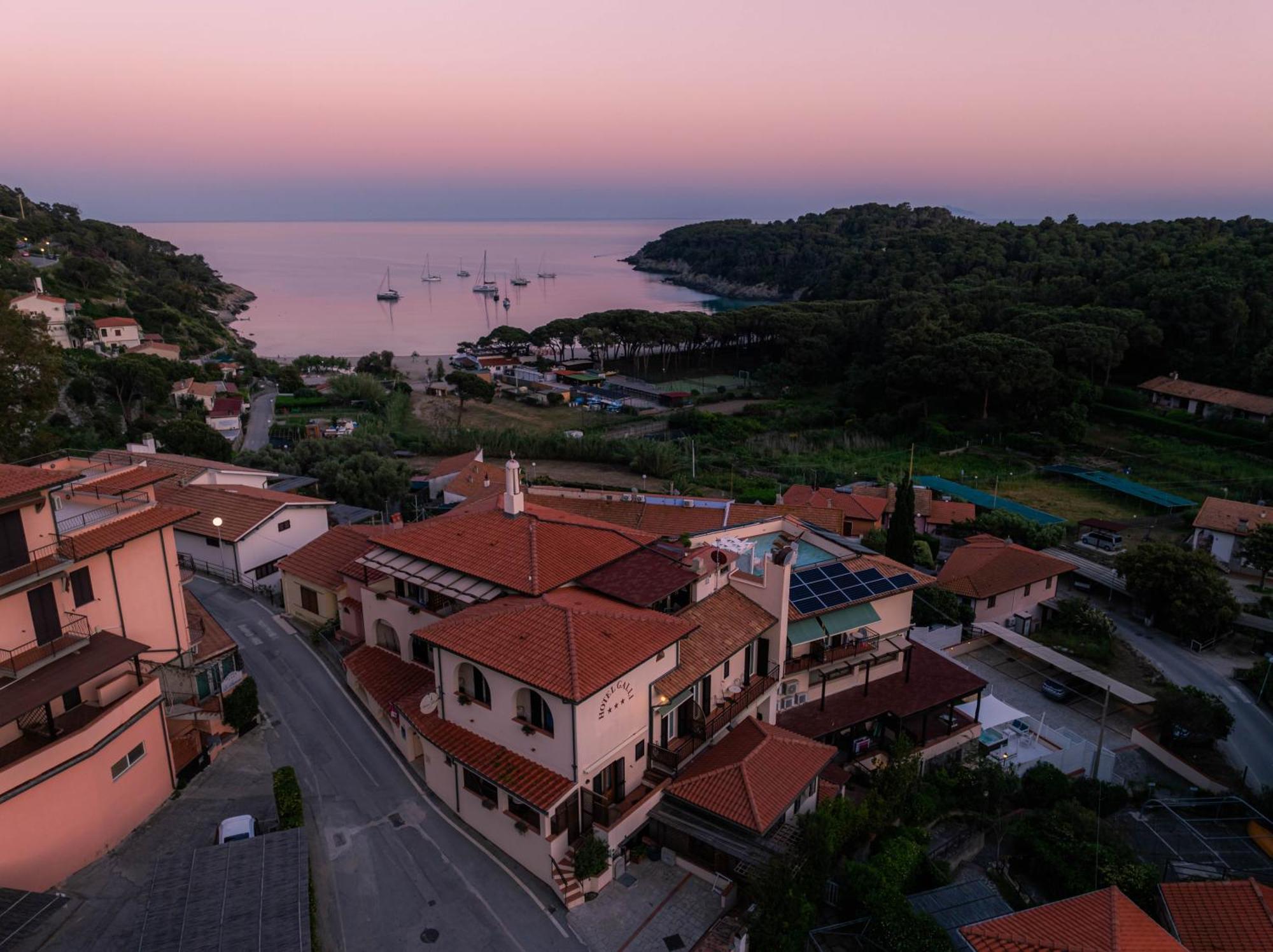 Hotel Galli - Wellness & Spa Fetovaia Bagian luar foto