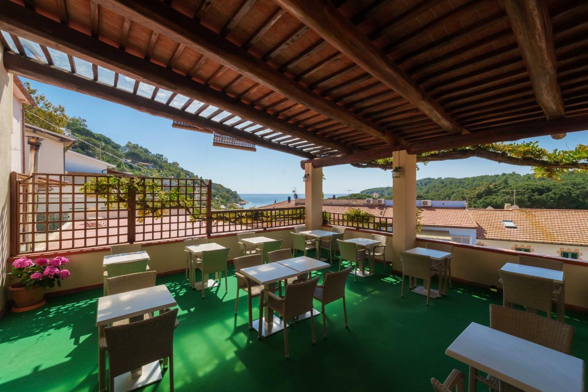 Hotel Galli - Wellness & Spa Fetovaia Bagian luar foto